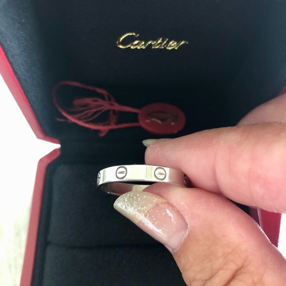 Listing ends 10.9! Like new wg mini lovering!Flawless! Unisex.Price is firm! - Picture 3 of 4